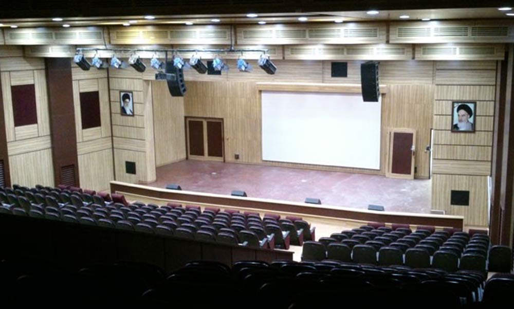 نور در سالن آمفی تئاتر