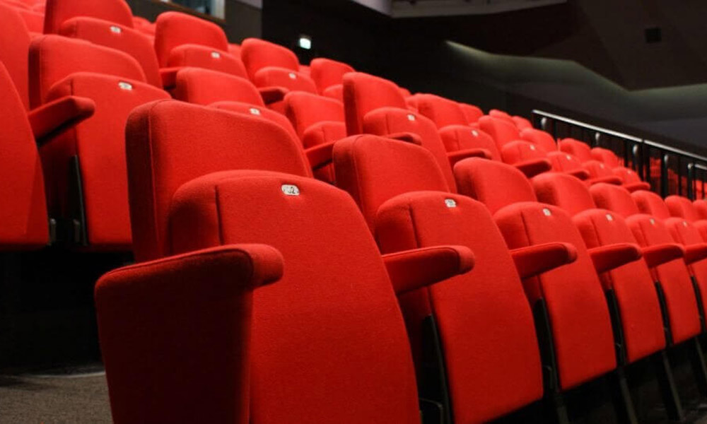 صندلی سینمایی تاشو چیست ؟